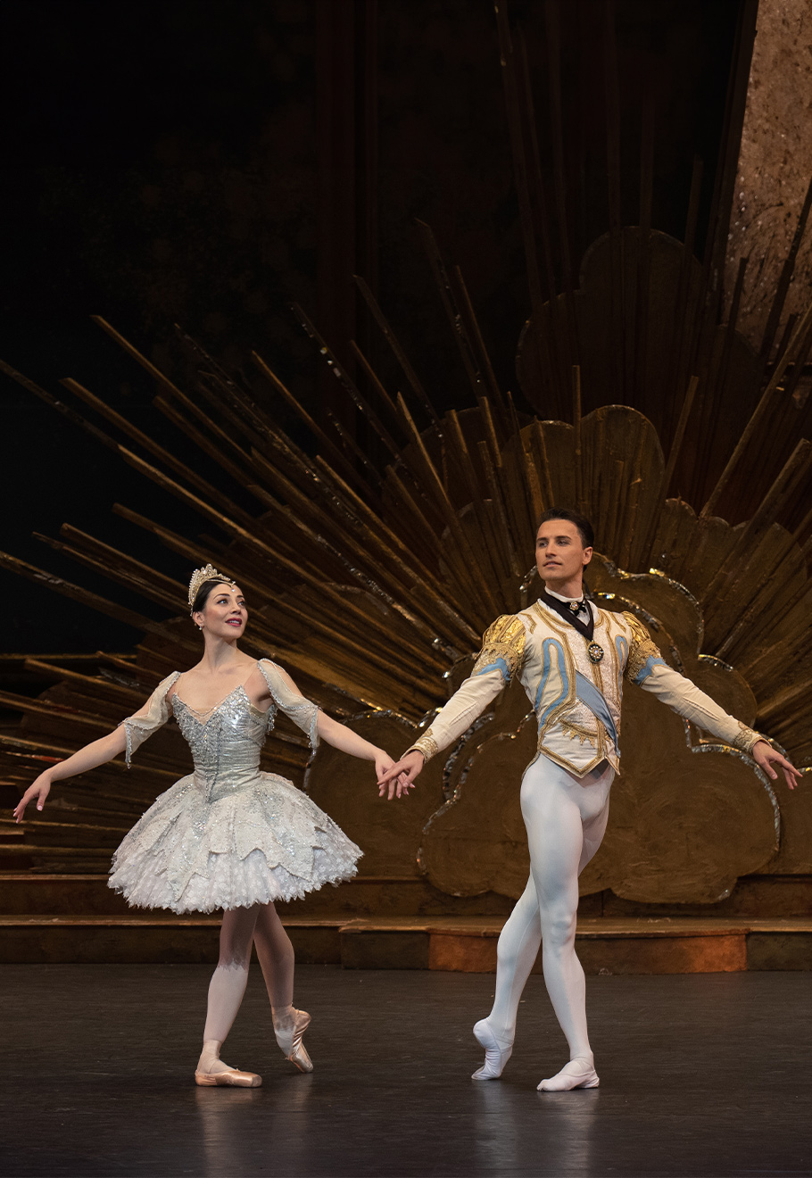 Semyon Velichko en Maia Makhateli in The Sleeping Beauty 