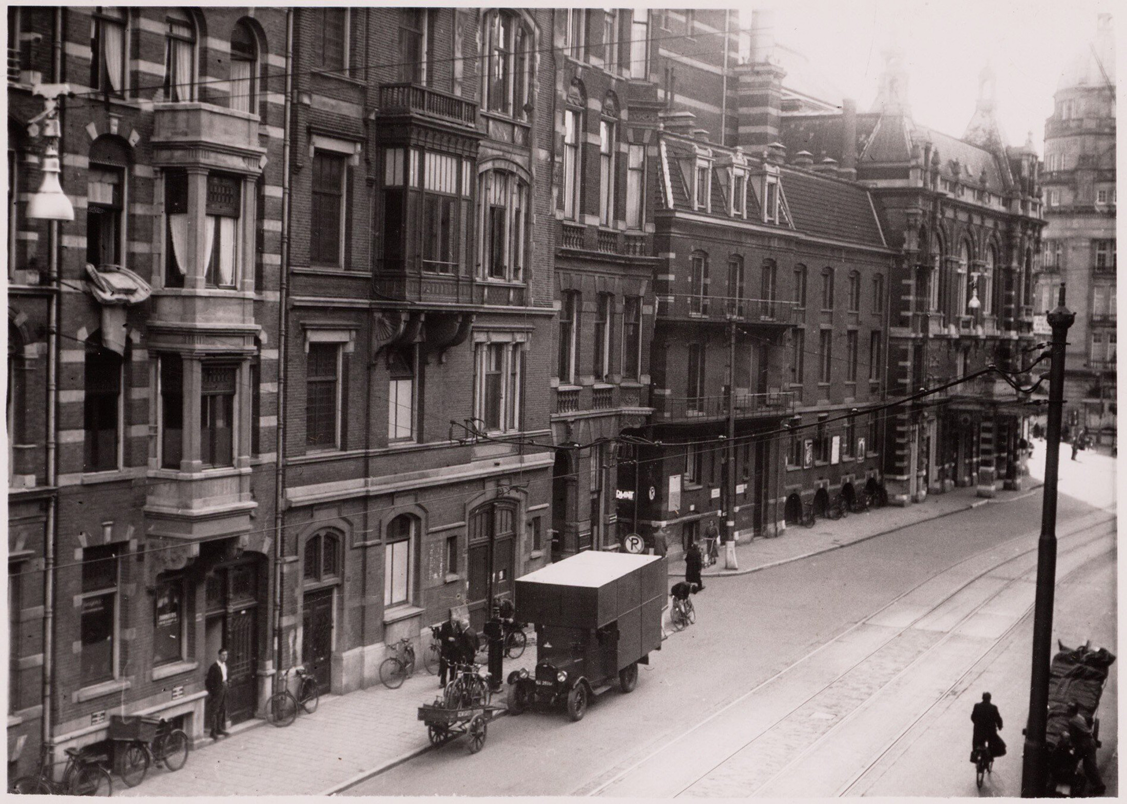 Marnixstraat 419-427 (from left to right), August 1941